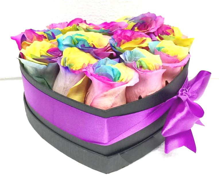 Caja Corazón con 12 Rosas Arcoíris